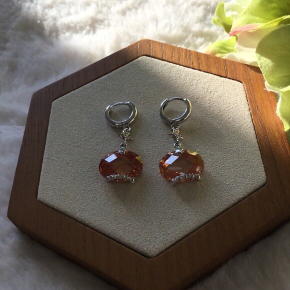 Sunshine Detailed Oval Crystal Hoodie Earrings - Picture 4 of 7